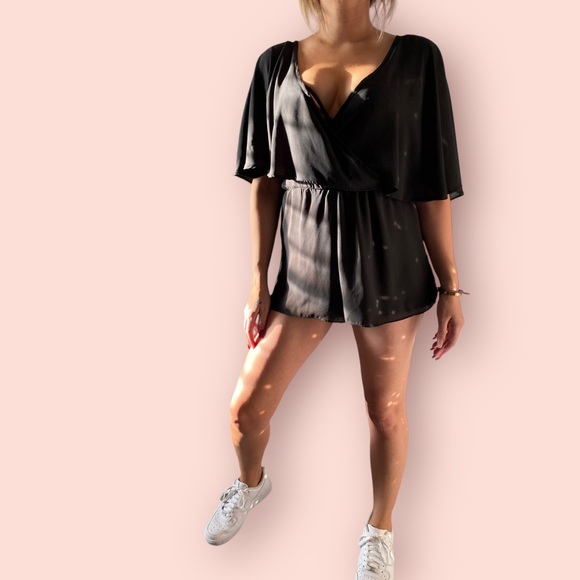 Brandy Melville Short Flowy Black Romper Size Small like new - Picture 5 of 5